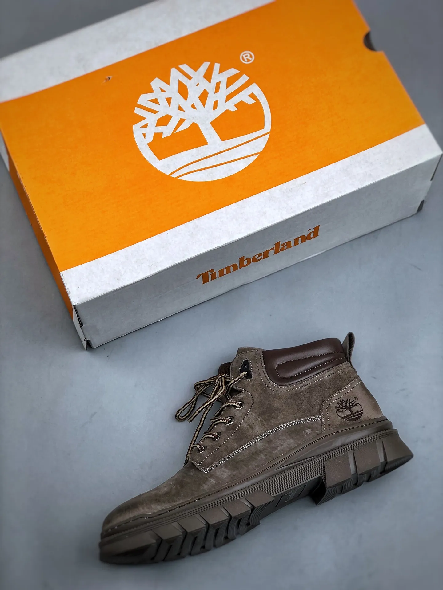 Pick up locally 💰560 Support store Timberland outdoor mid-cut casual rhubarb boots Guangdong factory quality Original box original packaging The fabric is made of Italian 🇮🇹 top-grade frosted fine-grained cowhide. It is paired with anti-odor and anti-corrosion genuine leather latex insoles to give you a perfect wearing experience. High-quality and durable, a must-have for sportsmen. Specially designed to treat handsome men. High-quality and first-class foot feel. Size: 39 40 41 42 43 44 (leather shoe size)
